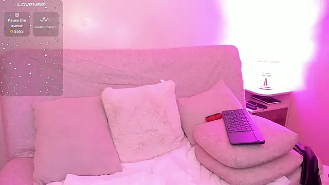 Snapshot of Scarlet_wd18 chatting on February 19, 11:12 pm Scarlet wd18 online show from February 19, 11:12 pm