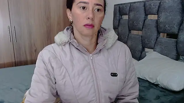 Snapshot of sara_hott_1 chatting on January 7, 2:08 pm sara hott 1 online show from January 7, 2:08 pm