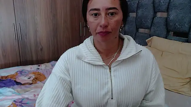 Snapshot of sara_hott_1 chatting on January 8, 7:34 pm sara hott 1 online show from January 8, 7:34 pm