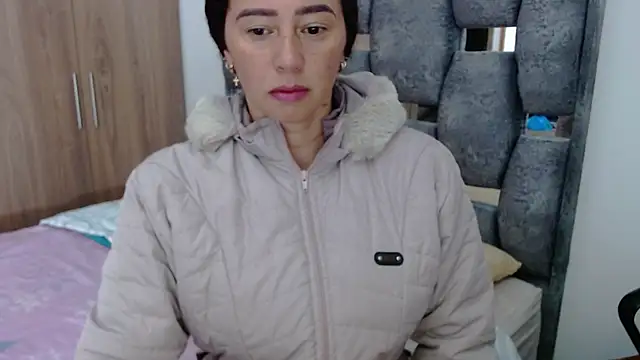 Snapshot of sara_hott_1 chatting on January 11, 1:32 pm sara hott 1 online show from January 11, 1:32 pm