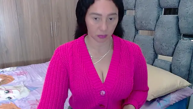 Snapshot of sara_hott_1 chatting on January 17, 4:57 pm sara hott 1 online show from January 17, 4:57 pm