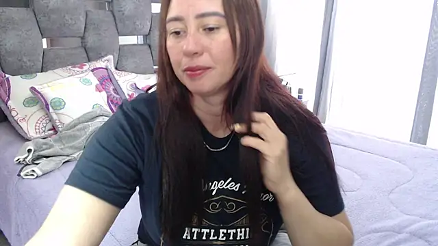 Snapshot of sara_hott_1 chatting on April 16, 2:29 pm sara hott 1 online show from April 16, 2:29 pm