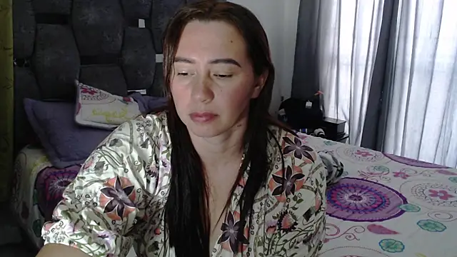 Snapshot of sara_hott_1 chatting on April 18, 7:58 pm sara hott 1 online show from April 18, 7:58 pm