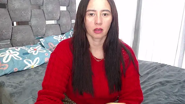 Snapshot of sara_hott_1 chatting on May 2, 7:08 pm sara hott 1 online show from May 2, 7:08 pm