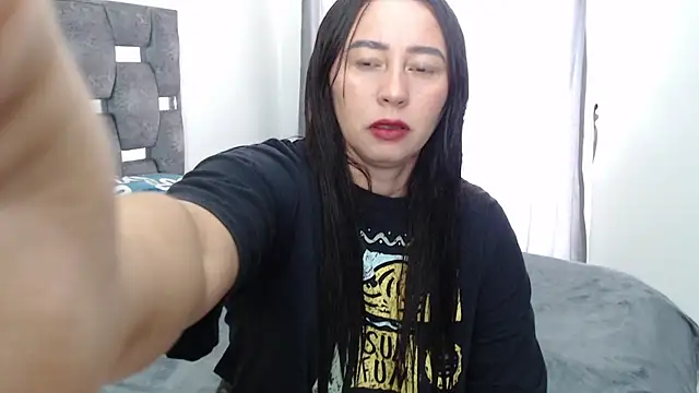 Snapshot of sara_hott_1 chatting on May 13, 3:20 pm sara hott 1 online show from May 13, 3:20 pm