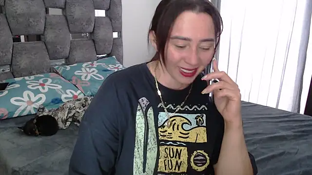 Snapshot of sara_hott_1 chatting on May 14, 5:20 pm sara hott 1 online show from May 14, 5:20 pm