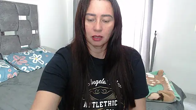 Snapshot of sara_hott_1 chatting on May 15, 7:43 pm sara hott 1 online show from May 15, 7:43 pm