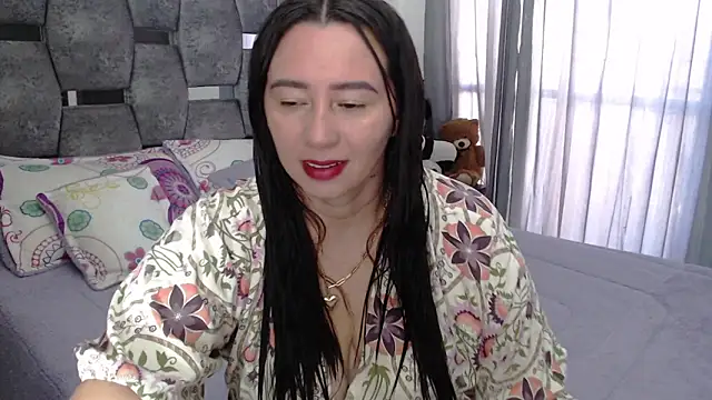 Snapshot of sara_hott_1 chatting on May 18, 12:22 pm sara hott 1 online show from May 18, 12:22 pm