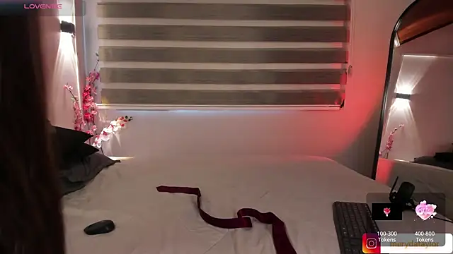 MERIDA TAYLOR online show from October 13, 2:06 pm