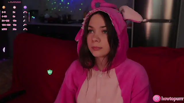 Snapshot of How2Meow chatting on December 16, 5:07 pm How2Meow online show from December 16, 5:07 pm