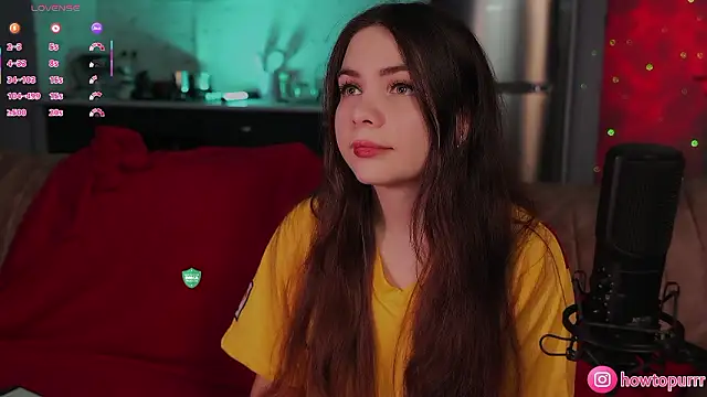 Snapshot of How2Meow chatting on February 19, 5:09 pm How2Meow online show from February 19, 5:09 pm