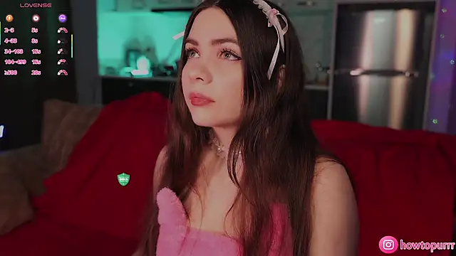 Snapshot of How2Meow chatting on February 20, 4:51 pm How2Meow online show from February 20, 4:51 pm