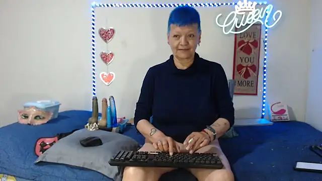 loquitaqueen011 online show from May 7, 4:56 pm