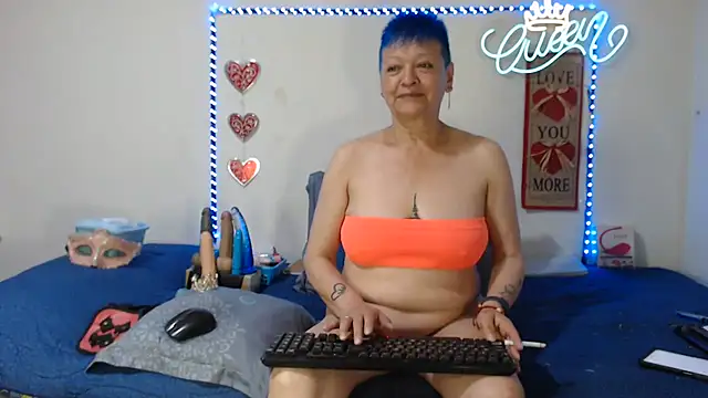 loquitaqueen011 online show from July 5, 3:30 pm
