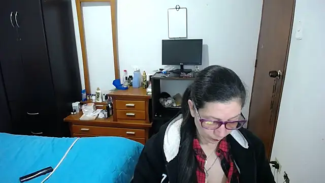 Snapshot of latin49 chatting on October 1, 5:24 am latin49 online show from October 1, 5:24 am