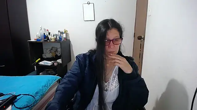 Snapshot of latin49 chatting on October 23, 3:39 am latin49 online show from October 23, 3:39 am