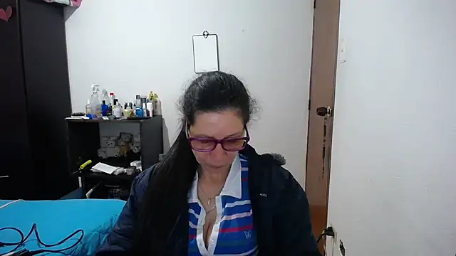 Snapshot of latin49 chatting on October 24, 4:20 am latin49 online show from October 24, 4:20 am