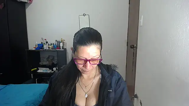 Snapshot of latin49 chatting on October 25, 5:15 am latin49 online show from October 25, 5:15 am