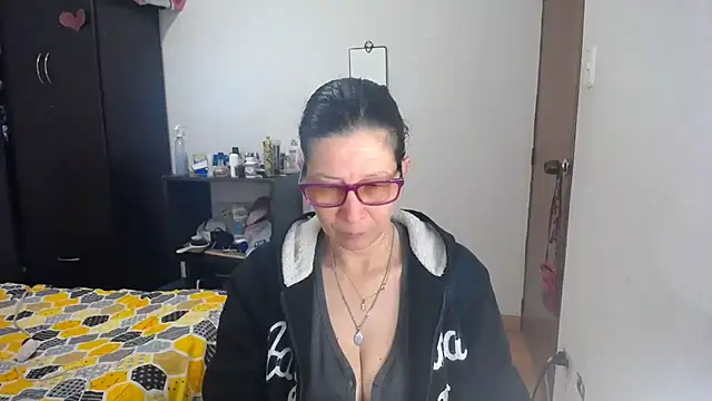 Snapshot of latin49 chatting on November 15, 4:43 am latin49 online show from November 15, 4:43 am