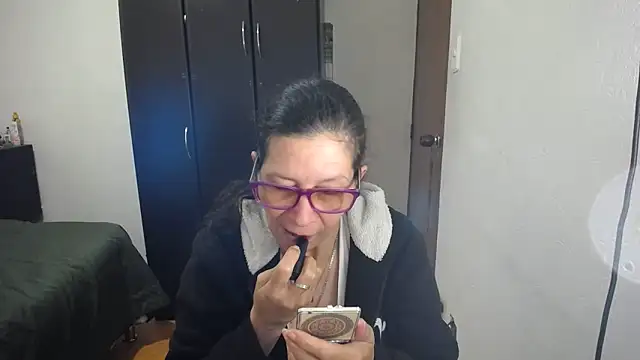 Snapshot of latin49 chatting on April 8, 4:34 am latin49 online show from April 8, 4:34 am