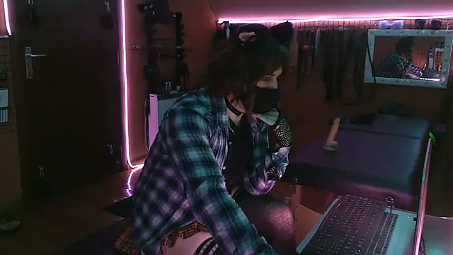 Snapshot of Ginny-the-bdsm-nympho chatting on March 15, 6:14 pm Ginny-the-bdsm-nympho online show from March 15, 6:14 pm