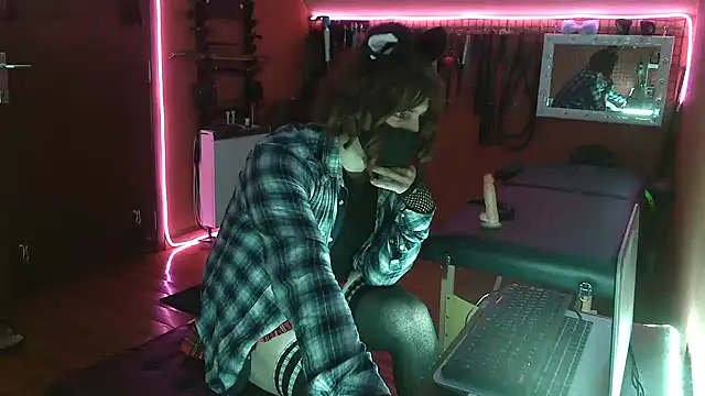 Snapshot of Ginny-the-bdsm-nympho chatting on March 29, 5:02 pm Ginny-the-bdsm-nympho online show from March 29, 5:02 pm