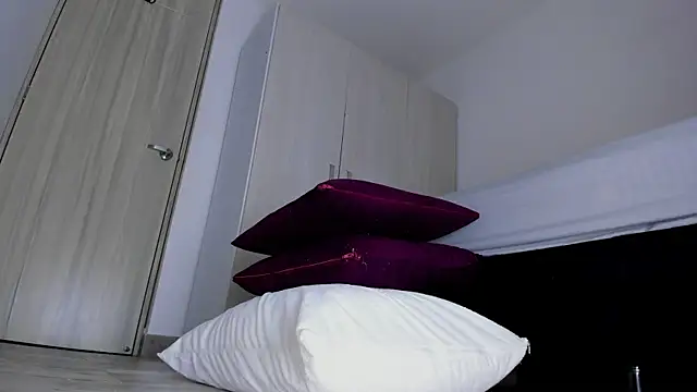 Skarleth69 online show from November 12, 2:12 am