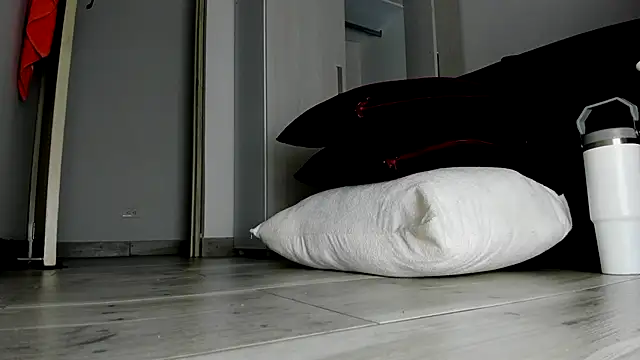 Skarleth69 online show from December 3, 2:52 am