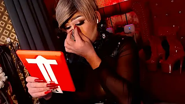 Snapshot of AntoniaSaints chatting on October 6, 10:45 am AntoniaSaints online show from October 6, 10:45 am