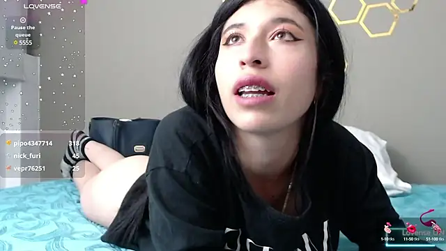 Snapshot of adriscute chatting on January 22, 10:37 pm adriscute online show from January 22, 10:37 pm