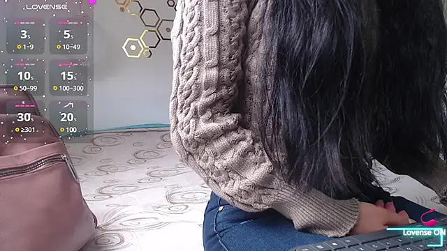 Snapshot of adriscute chatting on February 11, 8:20 pm adriscute online show from February 11, 8:20 pm