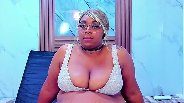 Snapshot of HannyMansonh chatting on January 16, 9:59 am HannyMansonh online show from January 16, 9:59 am