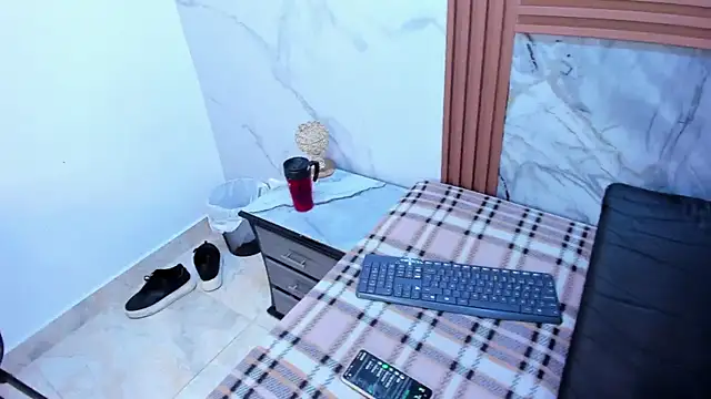 Snapshot of HannyMansonh chatting on February 1, 3:30 am HannyMansonh online show from February 1, 3:30 am