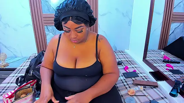 Snapshot of HannyMansonh chatting on February 8, 3:19 am HannyMansonh online show from February 8, 3:19 am