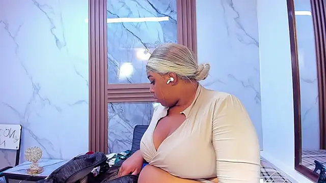 Snapshot of HannyMansonh chatting on February 13, 3:39 am HannyMansonh online show from February 13, 3:39 am