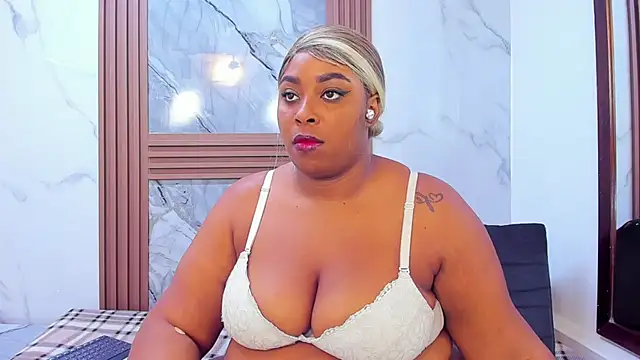 Snapshot of HannyMansonh chatting on February 13, 6:41 am HannyMansonh online show from February 13, 6:41 am