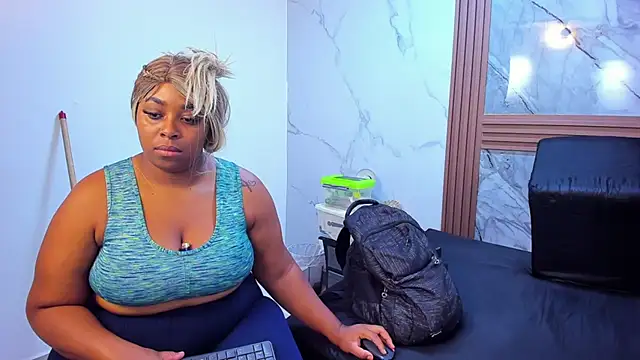 Snapshot of HannyMansonh chatting on February 18, 3:21 am HannyMansonh online show from February 18, 3:21 am