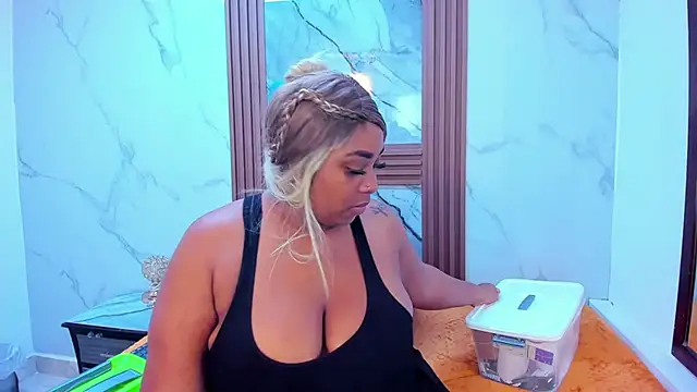 Snapshot of HannyMansonh chatting on February 20, 3:23 am HannyMansonh online show from February 20, 3:23 am