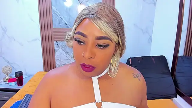 Snapshot of HannyMansonh chatting on March 7, 6:35 am HannyMansonh online show from March 7, 6:35 am