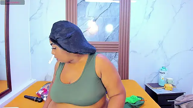 Snapshot of HannyMansonh chatting on October 22, 4:02 am HannyMansonh online show from October 22, 4:02 am