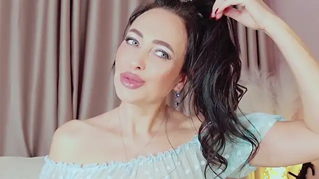 Snapshot of NaomiBlack35 chatting on February 7, 7:06 pm NaomiBlack35 online show from February 7, 7:06 pm