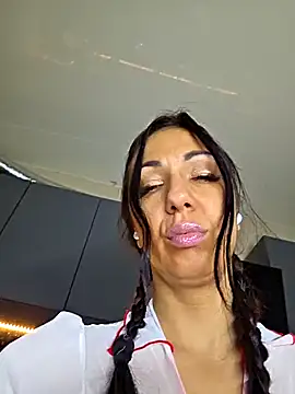 LeticiaWoods online show from November 18, 8:30 am