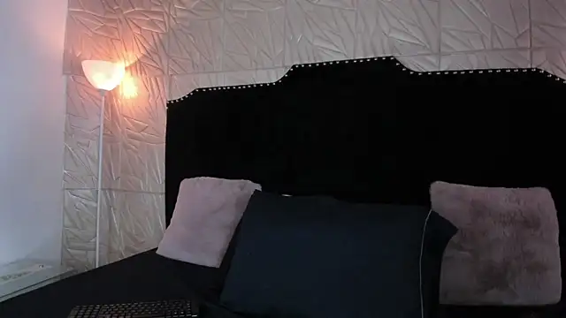 Snapshot of JennyRouse01 chatting on March 21, 11:01 am JennyRouse01 online show from March 21, 11:01 am