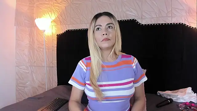 Snapshot of JennyRouse01 chatting on September 18, 11:12 am JennyRouse01 online show from September 18, 11:12 am