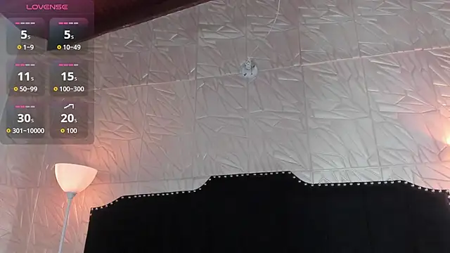 Snapshot of JennyRouse01 chatting on October 11, 11:20 am JennyRouse01 online show from October 11, 11:20 am