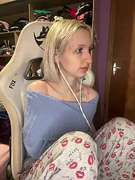 bunnydark00 online show from May 3, 8:26 pm