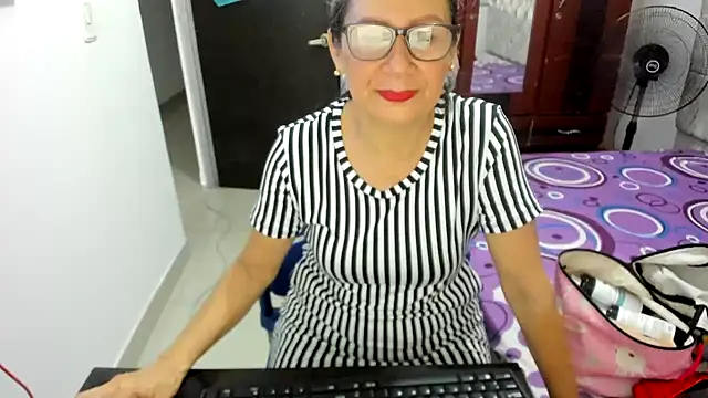 jademartin  online show from January 29, 8:14 pm