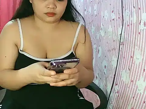 Snapshot of shaira4u chatting on April 8, 4:01 am shaira4u online show from April 8, 4:01 am