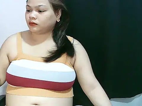 Snapshot of shaira4u chatting on May 4, 11:28 am shaira4u online show from May 4, 11:28 am
