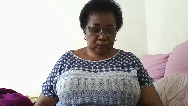 Snapshot of KinkyRicoSaisyours chatting on April 10, 12:21 pm KinkyRicoSaisyours online show from April 10, 12:21 pm